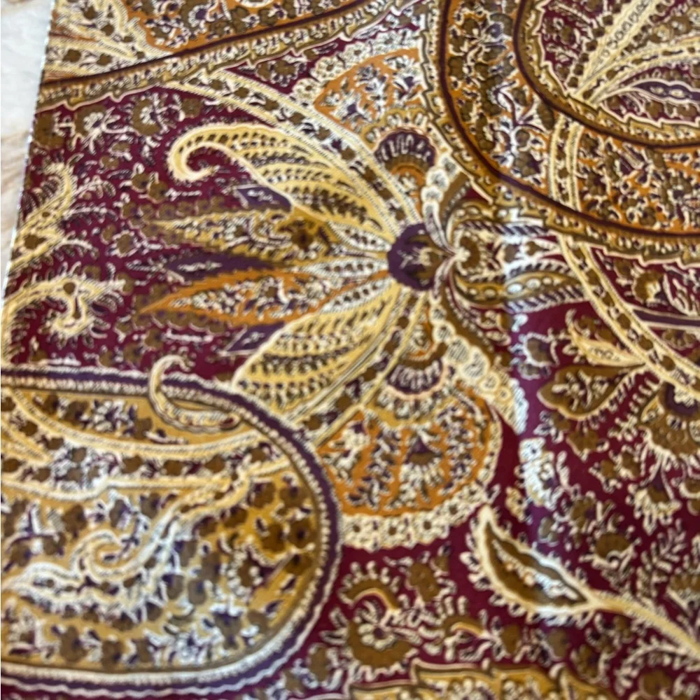 Williams Sonoma Paisley Table Runner - Burgundy and Gold